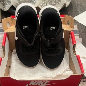 Nike Kids Black and White Sneakers good condition little kids size 10c